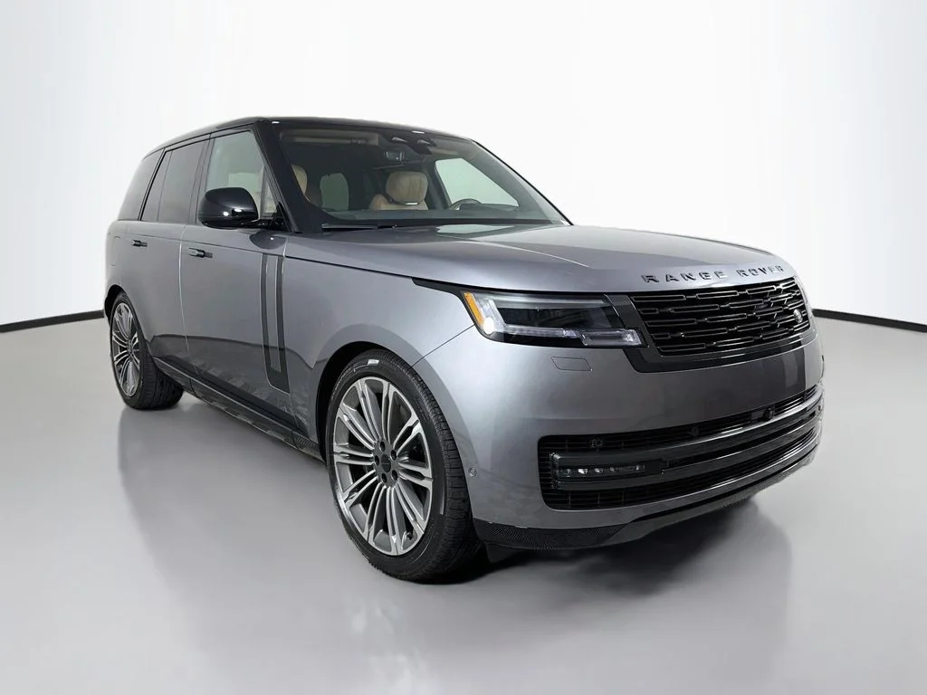 New 2026 Eiger Grey Land Rover SE image 3