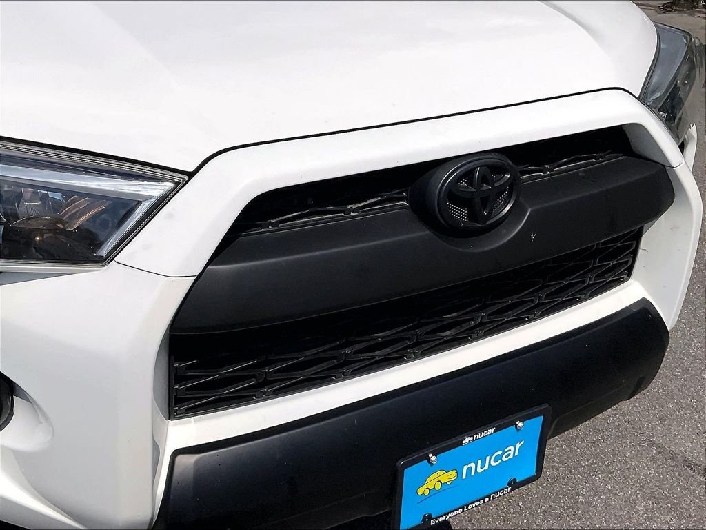 Used 2019 White Toyota SR5 image 30