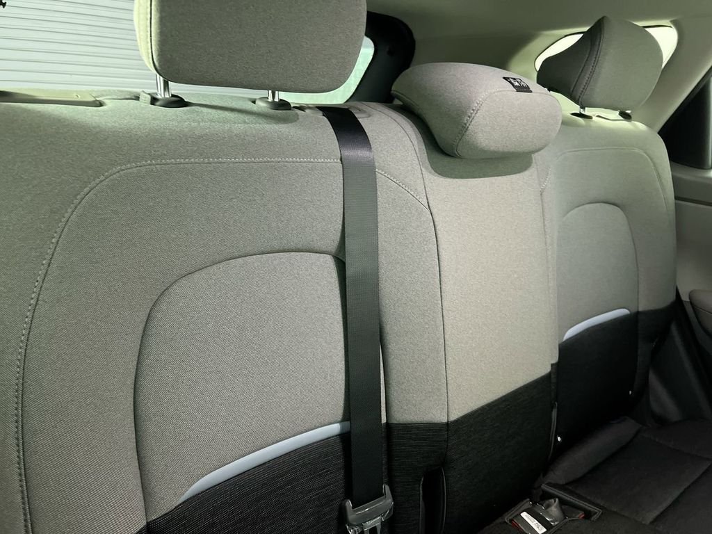 New 2027 Snow White Pearl Kia S image 29