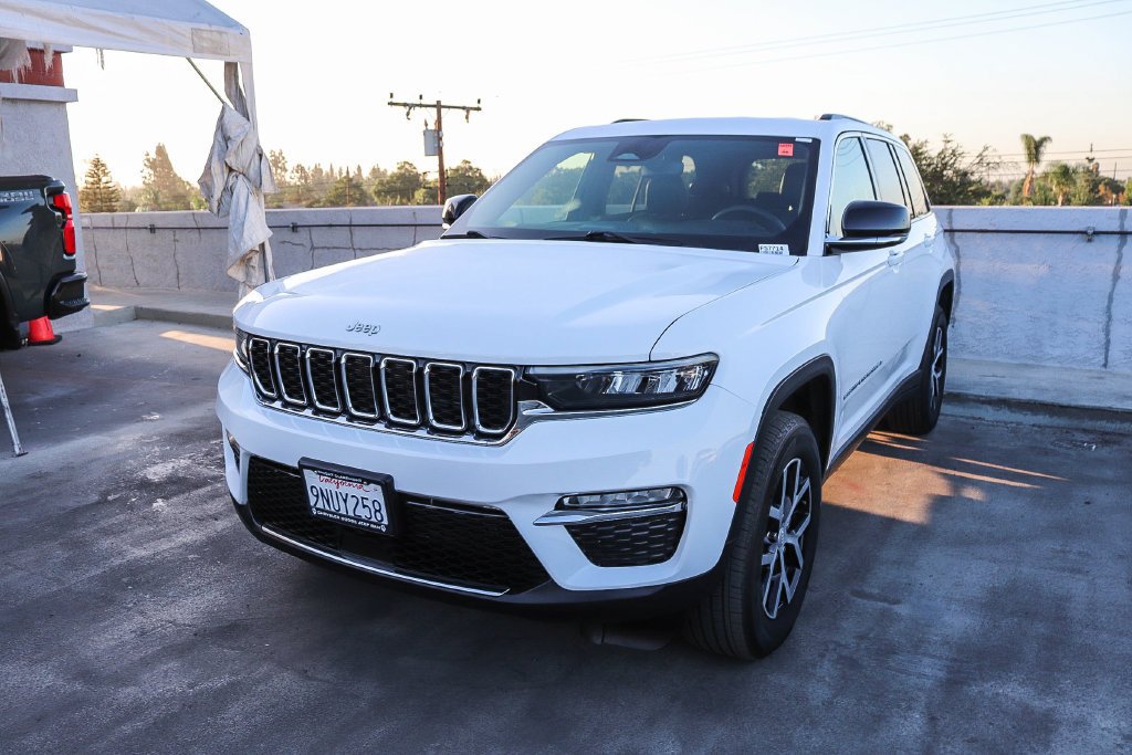 Used 2024 Bright White Clearcoat Jeep Limited image 4