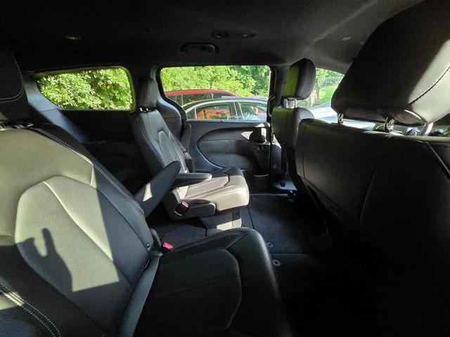 Used 2025 Black Chrysler Select image 11