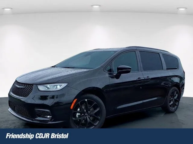 2025 Chrysler Pacifica Limited's photo