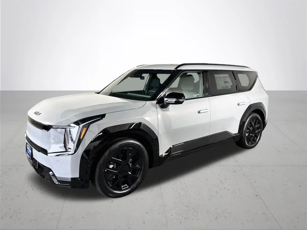 New 2026 Wolf Gray Kia Land AWD image 2