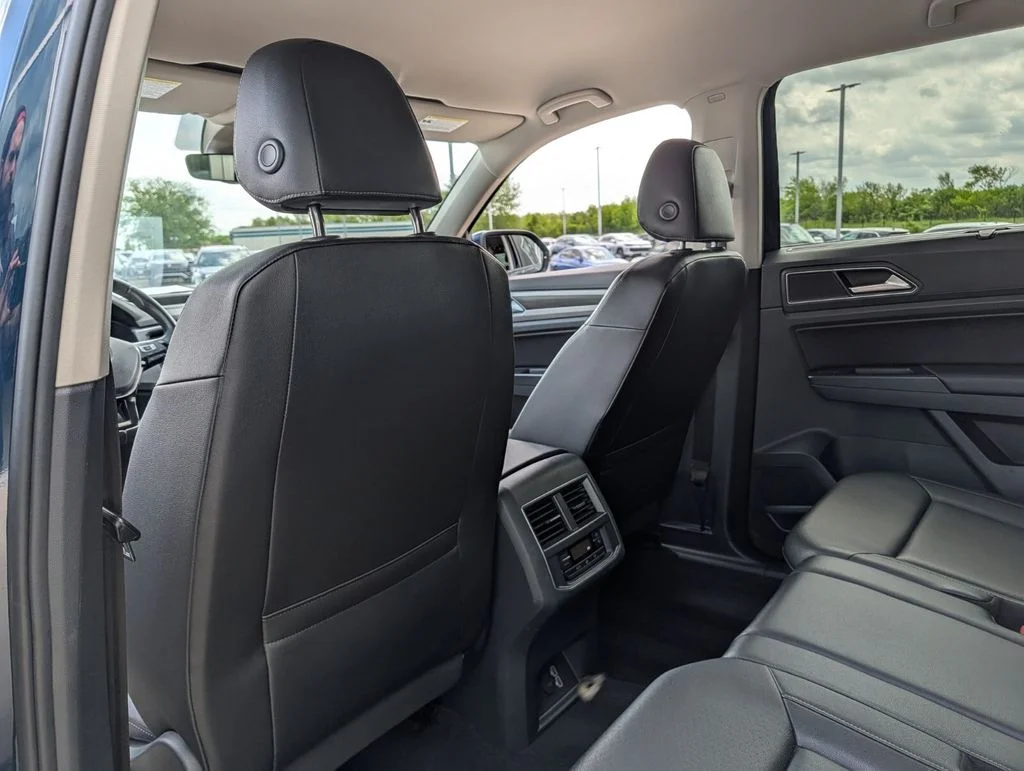 Used 2019 Blue Volkswagen 3.6L V6 SE image 14