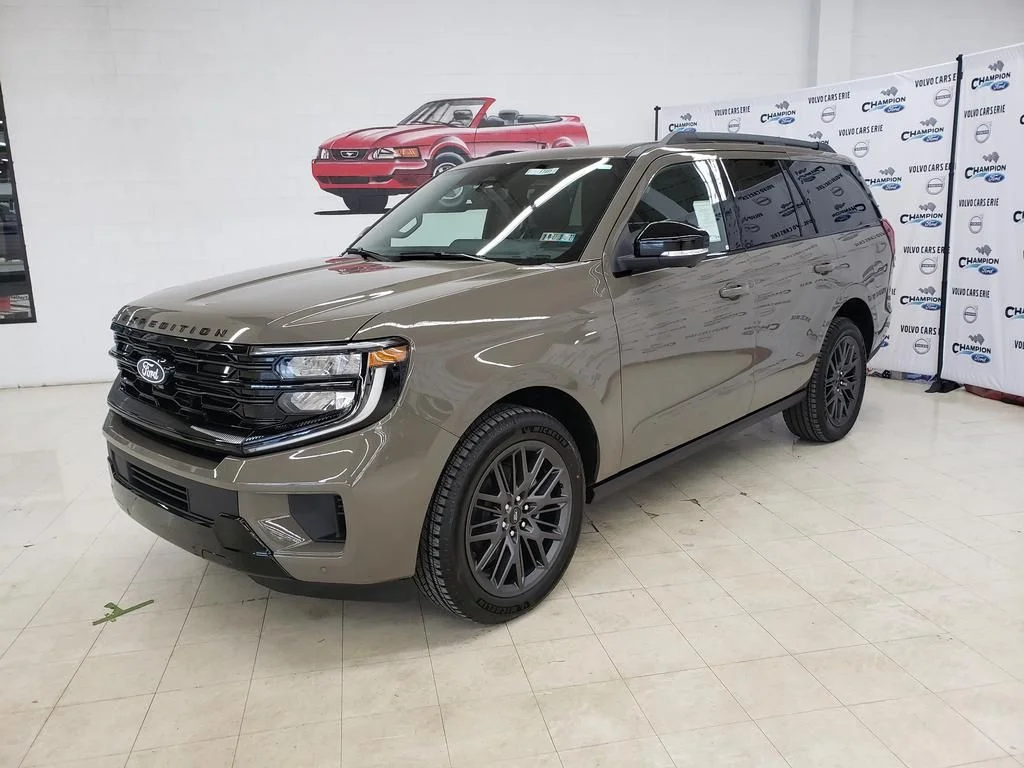 New 2027 Marsh Gray Ford Platinum image 3