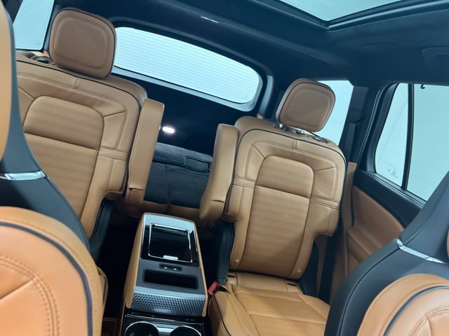 Certified Used 2025 Crystal White Metallic Lincoln Black Label image 28