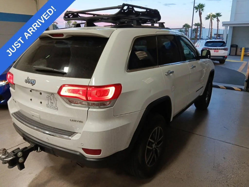 Used 2017 Bright White Clearcoat Jeep Limited image 3