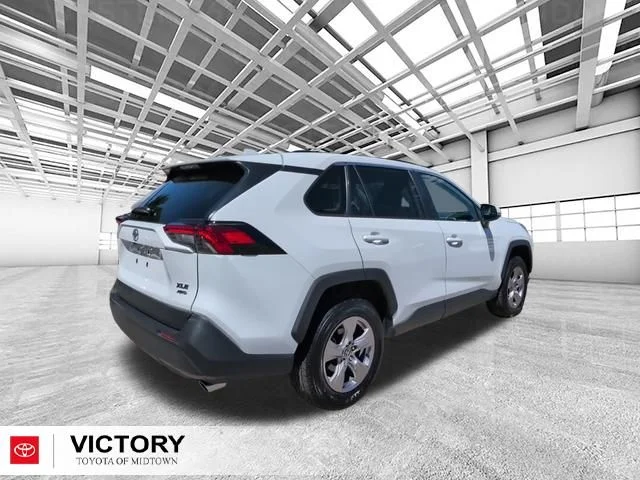 Used 2025 White Toyota XLE image 4