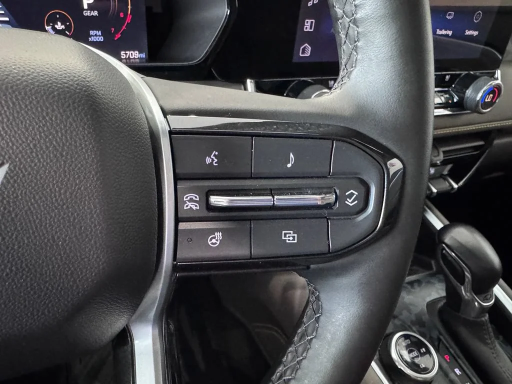 2025 Chevrolet Colorado ZR2 - Photo 16