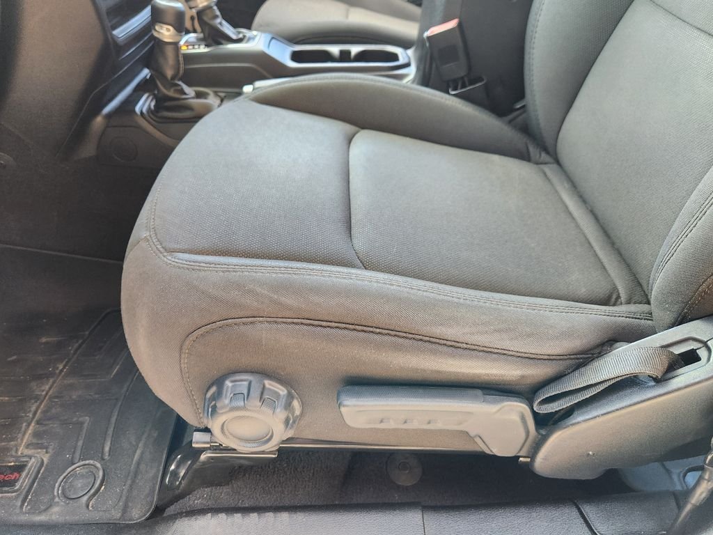 Used 2020 Bright White Clearcoat Jeep Sahara image 25