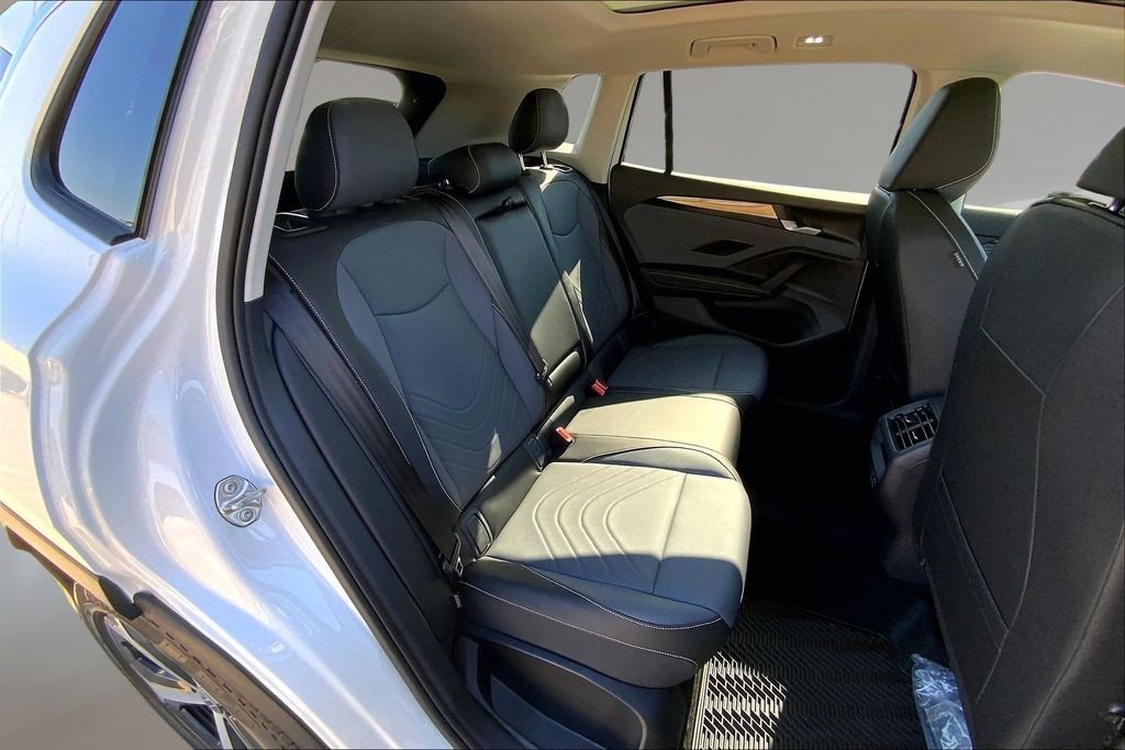 New 2026 Pure White Volkswagen 2.0T SE image 10