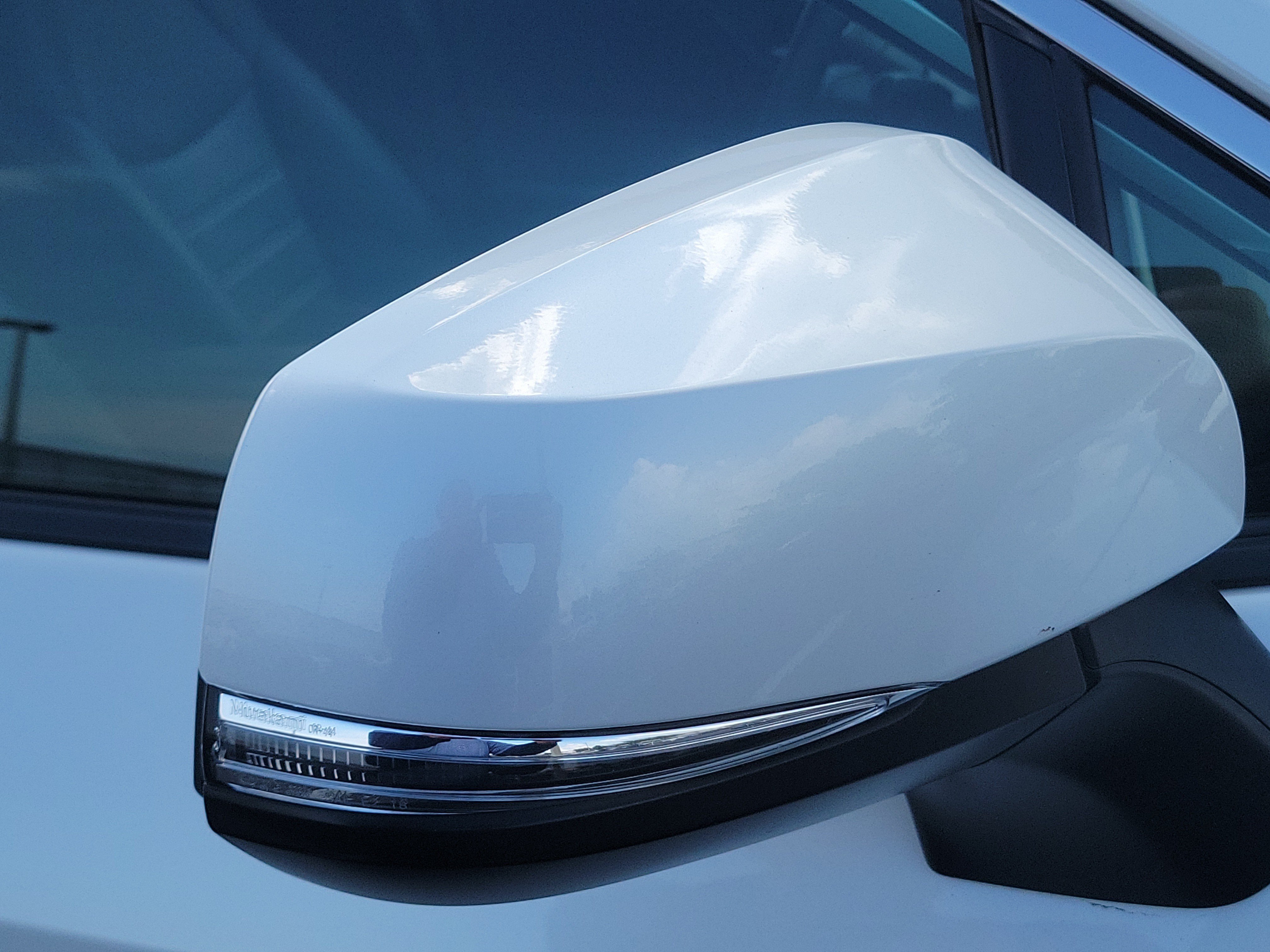 Used 2024 Pearl Toyota XLE Premium image 6