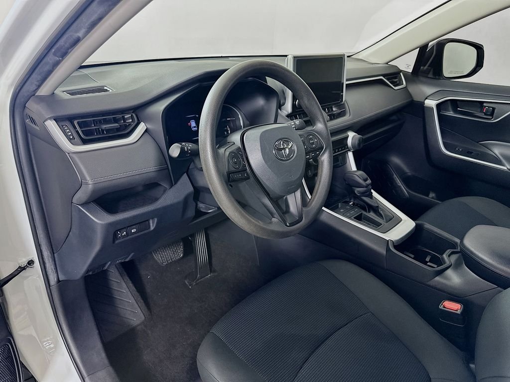 Used 2023 Ice Toyota LE image 9