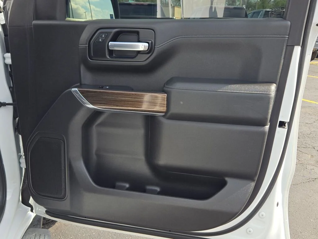 Used 2020 SUMMIT WHITE Chevrolet LT image 8