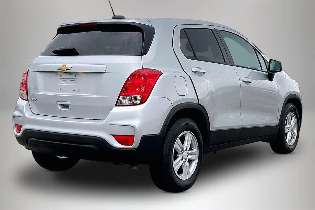 Used 2022 Silver Chevrolet LS image 5