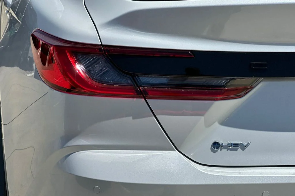 New 2026 Wind Chill Pearl with Midnight Black Metallic roof <sup>1</sup> Toyota  XSE image 24
