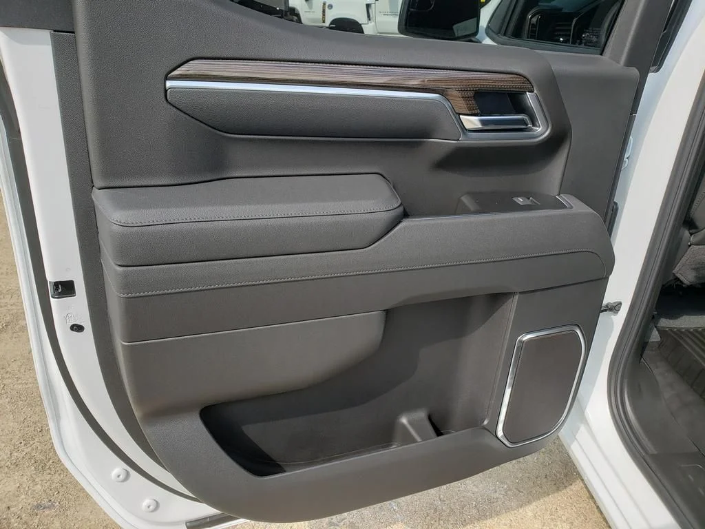 New 2026 White Chevrolet LT image 16