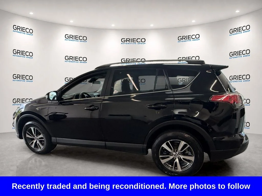 Used 2018 Black Toyota XLE image 5