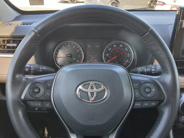 Certified Used 2021  Toyota XLE Premium image 32