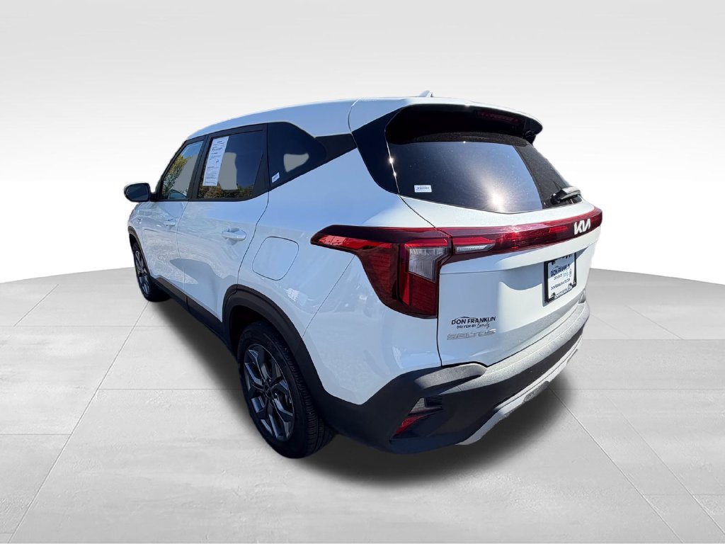 Used 2024 White Kia LX image 4