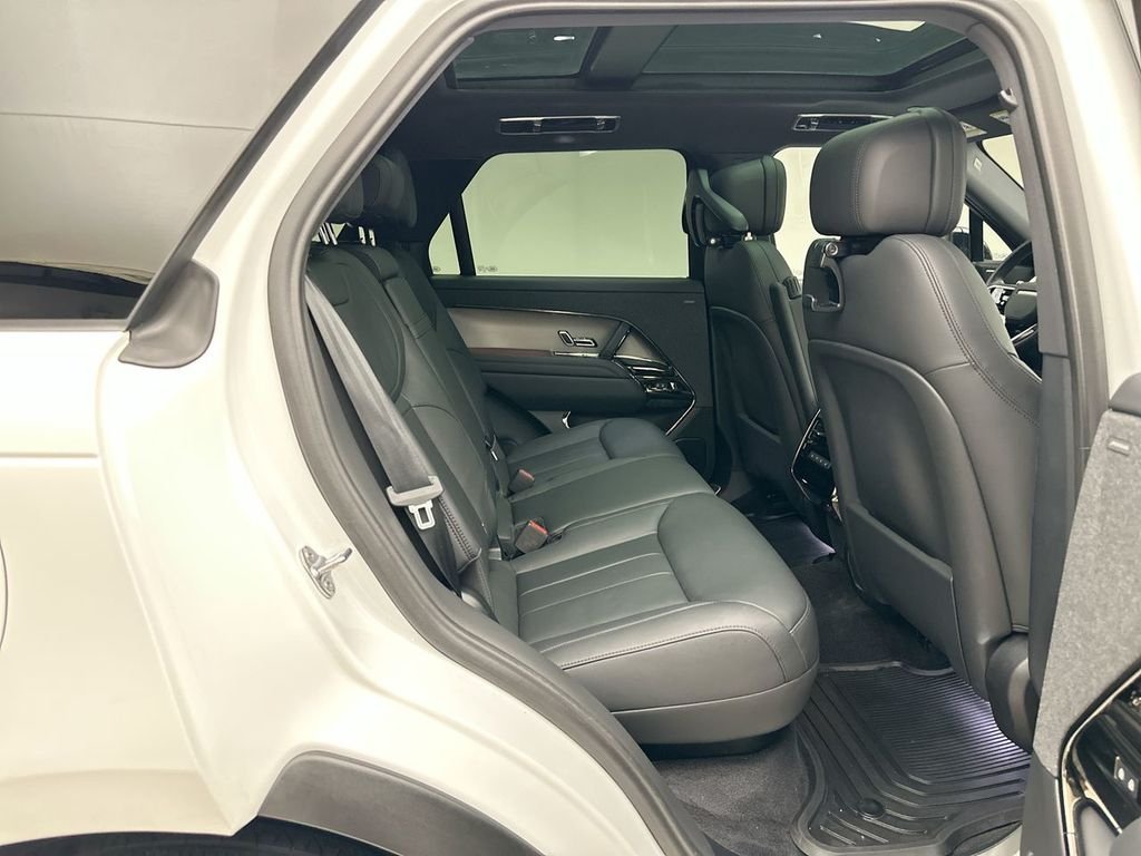 Used 2024 Fuji White Land Rover SE image 19