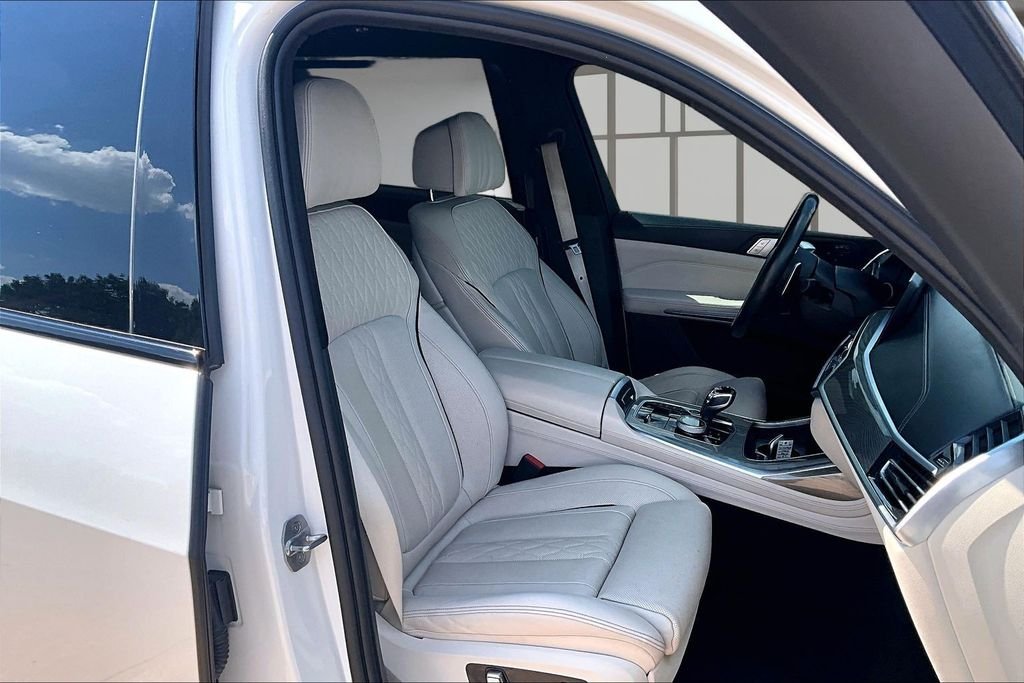 Used 2020 White BMW M50i image 7