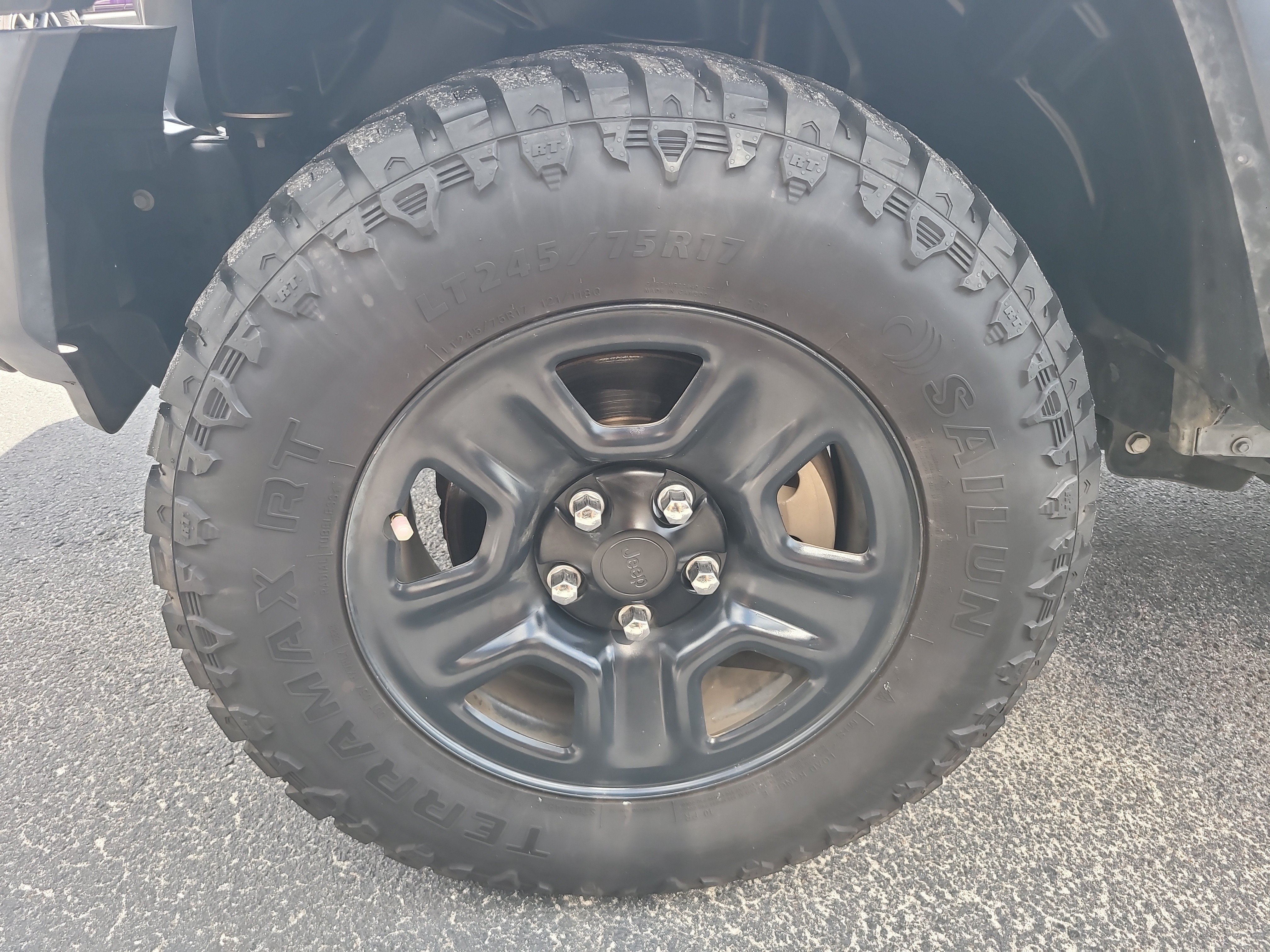 Used 2019 Granite Crystal Metallic Clearcoat Jeep Sport image 9