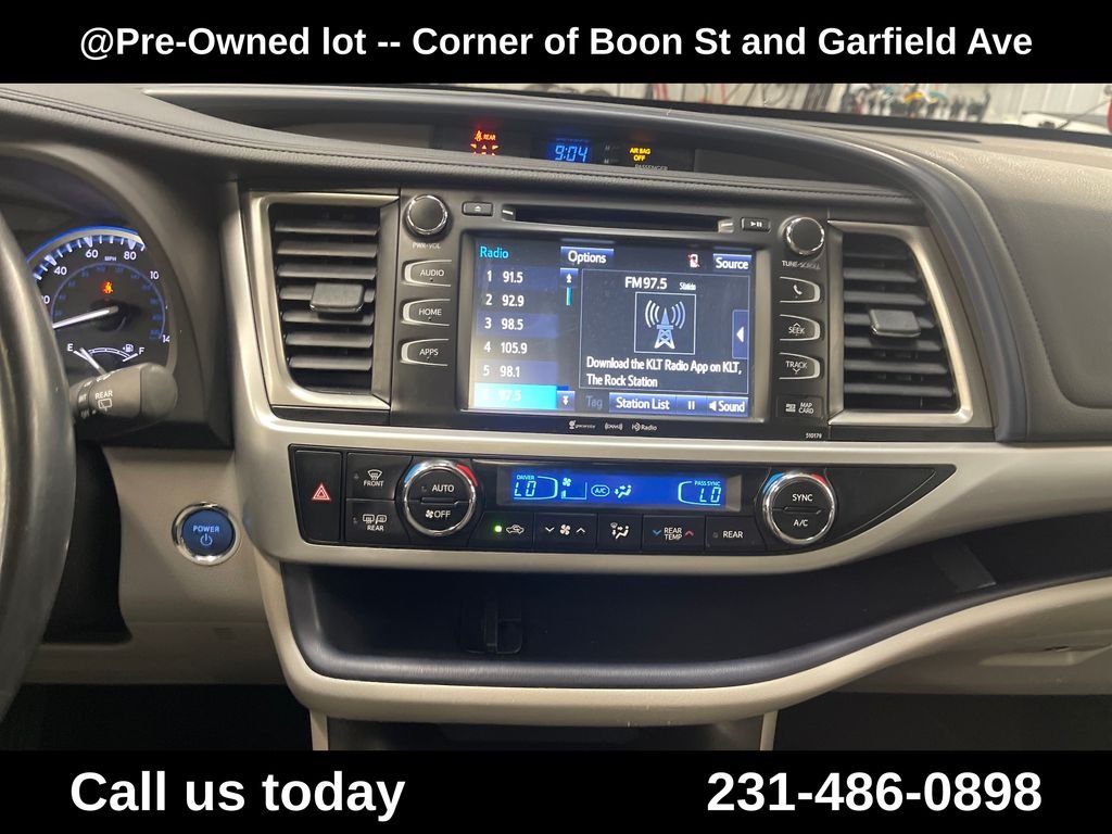 Used 2017 White Toyota XLE image 19