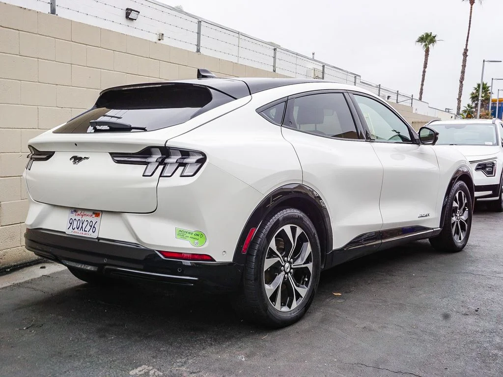 Used 2022 White Ford Premium image 7