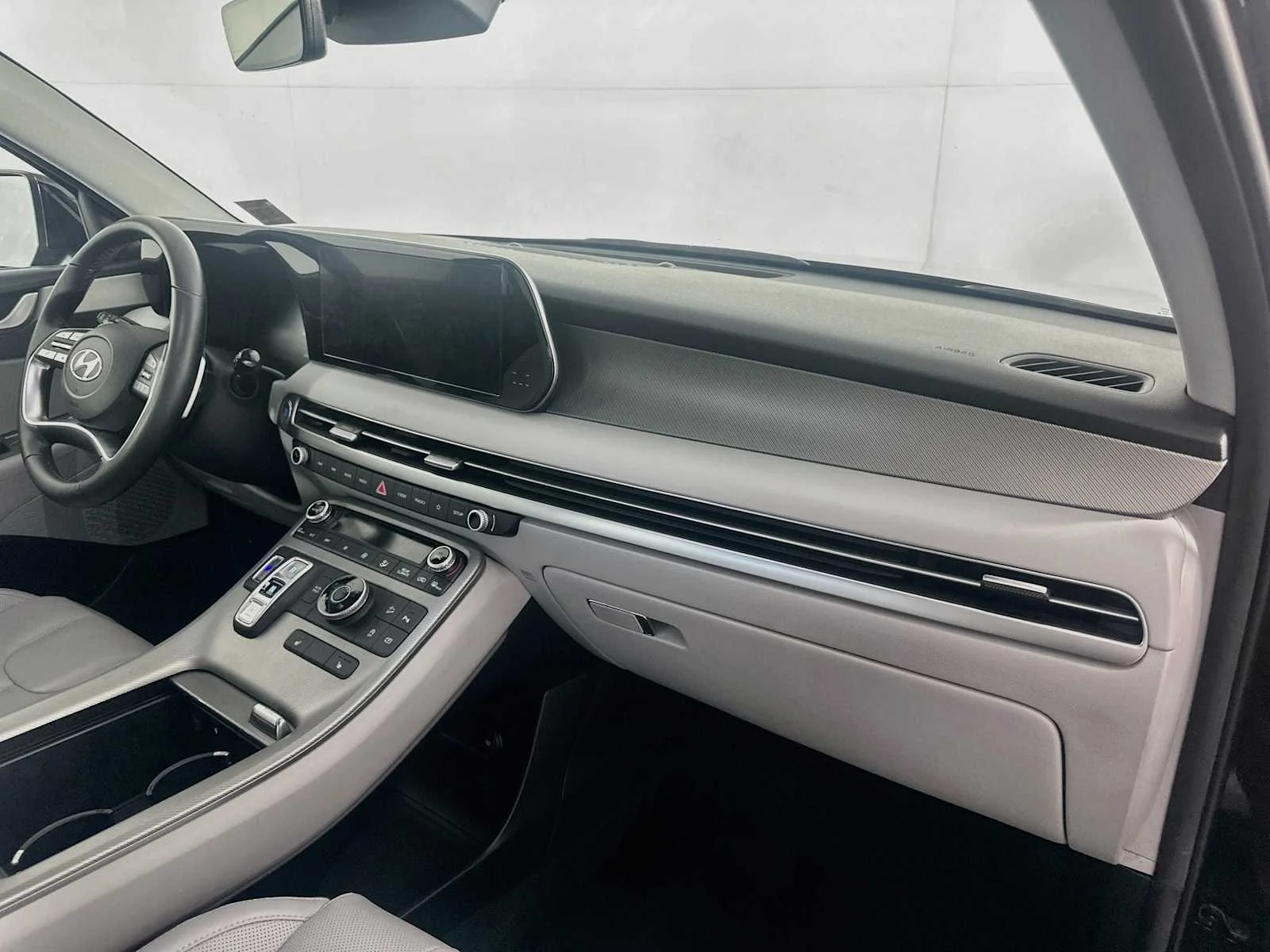 Used 2025 Abyss Black Pearl Hyundai SEL image 29