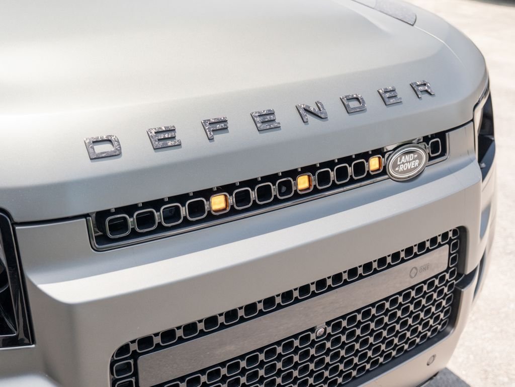 Used 2025 Green Land Rover OCTA image 15