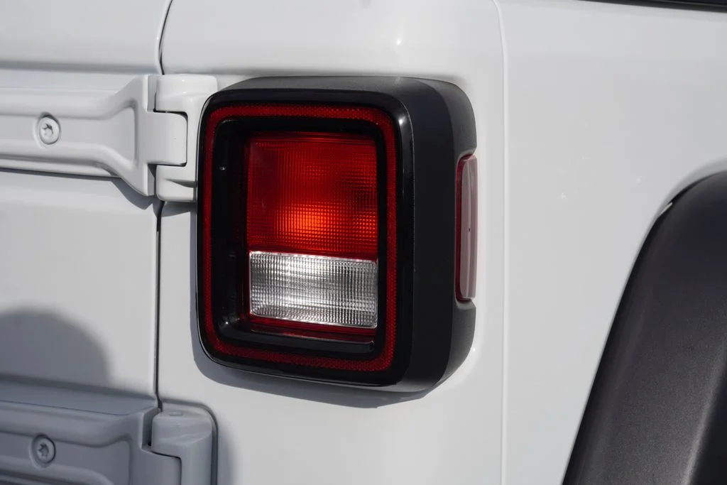 Used 2025 White Jeep Sport S image 11