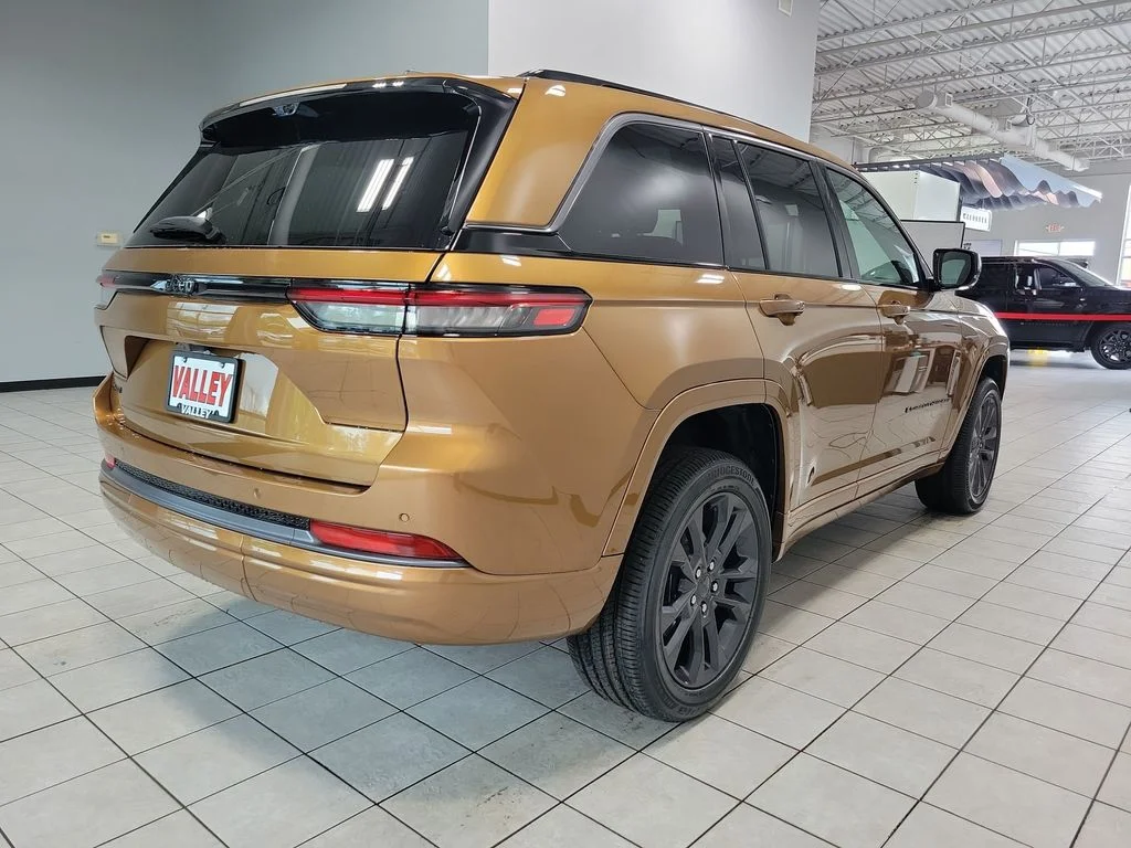 New 2026 Copper Shino Metallic Clear-Coat Exterior Paint Jeep Limited Reserve image 7