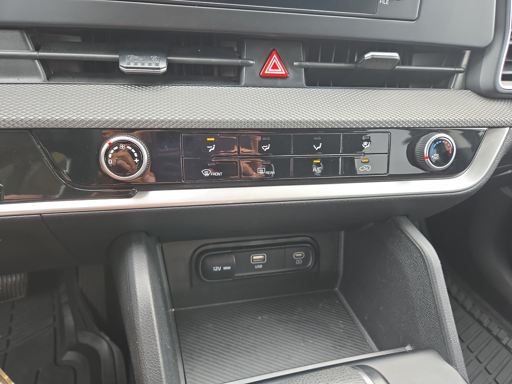 Used 2023 White Kia LX image 29