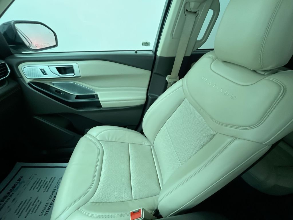 Used 2020  Ford Platinum image 24