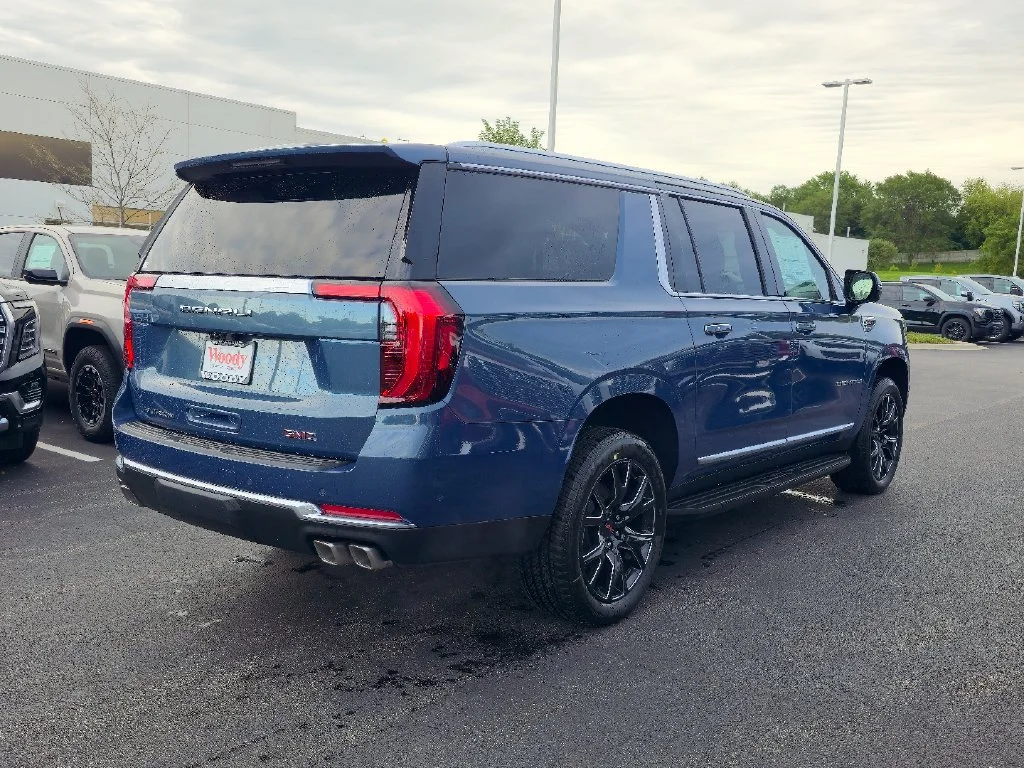 2026 GMC Yukon XL Denali - Photo 9