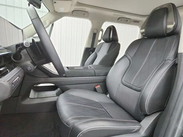 Used 2025  INFINITI SENSORY image 19