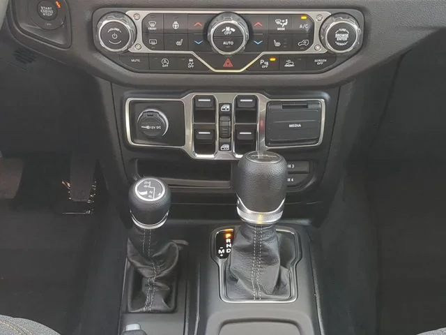 Used 2024 Red Jeep Sport S image 18