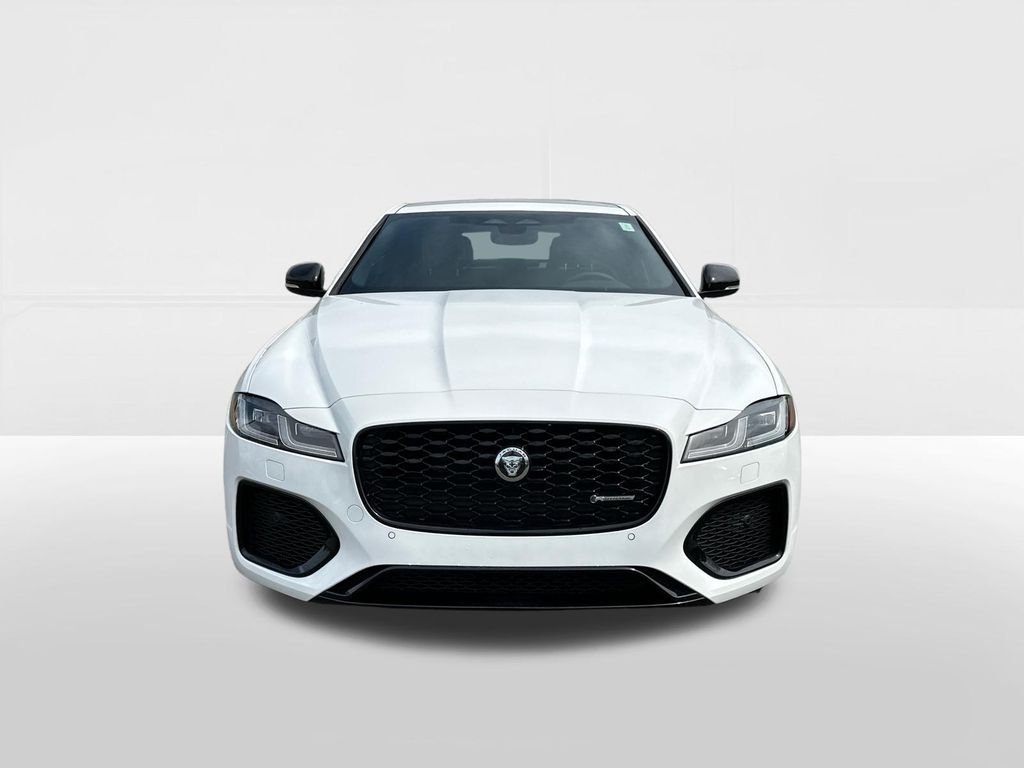New 2024 Fuji White JAGUAR P300 R-DYNAMIC SE AWD image 6