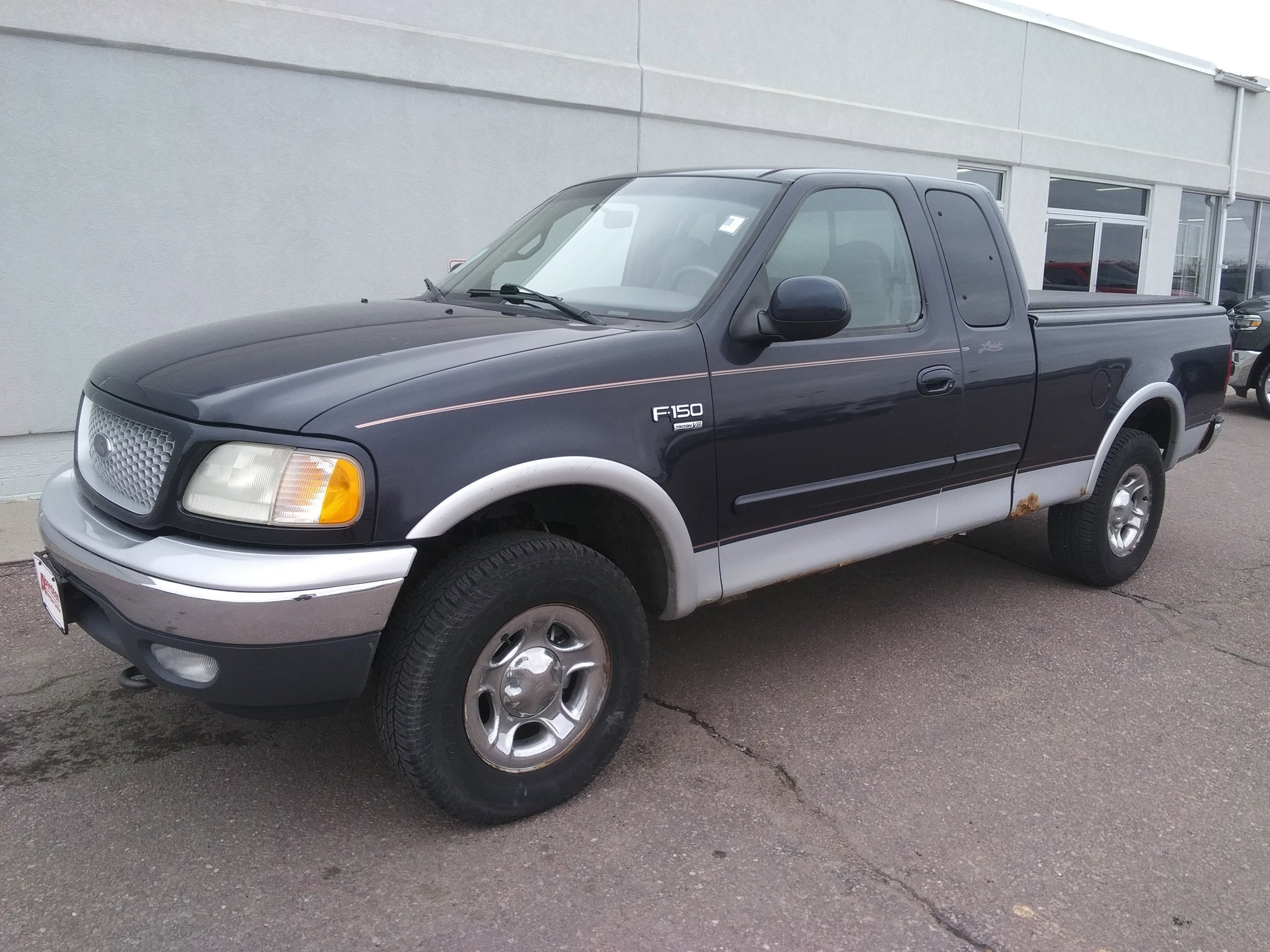 Used 1999 Ford F-150 LARIAT with VIN 1FTRX18L4XNC15286 for sale in Aberdeen, SD