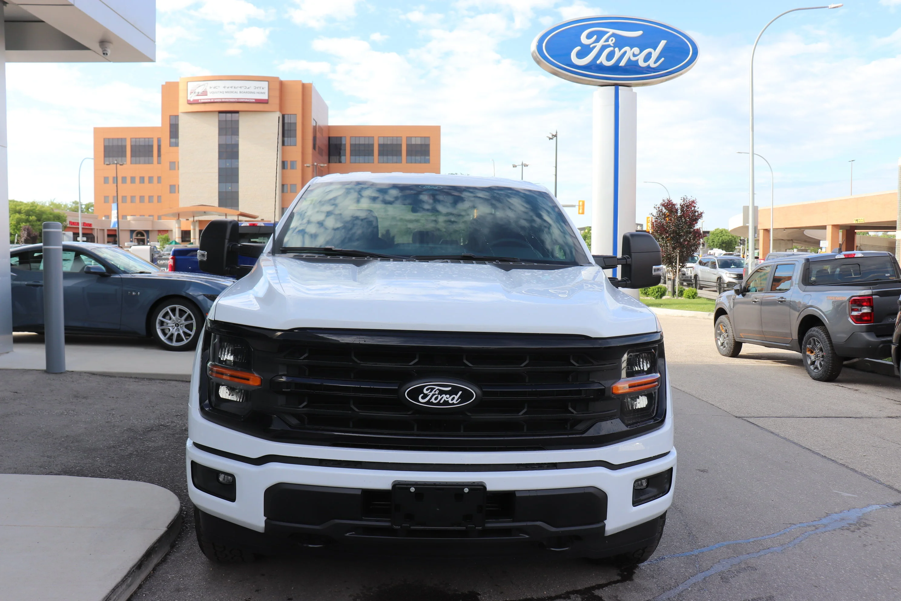 New 2026 OXFORD WHITE Ford XLT image 2