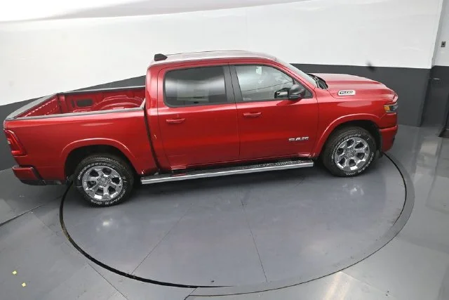 New 2026 Molten Red Pearl-Coat Exterior Paint RAM Big Horn/Lone Star image 17