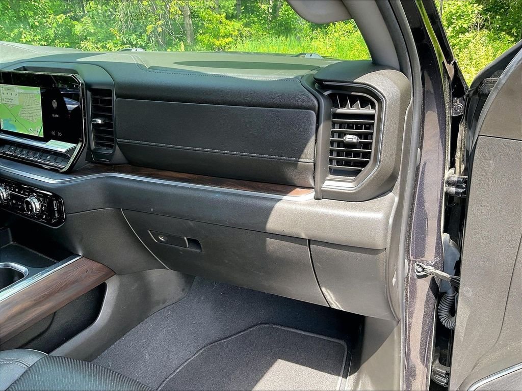 Used 2022 Silver GMC SLT image 11