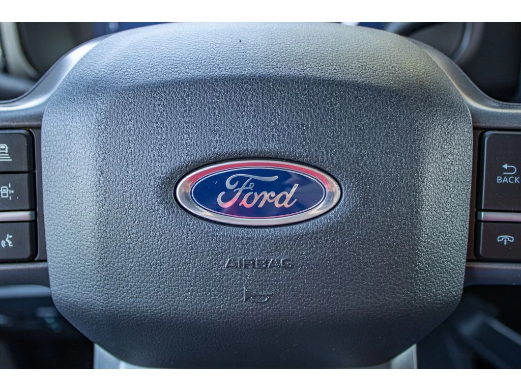 New 2026 Star White Metallic Tri-Coat Ford LARIAT image 43
