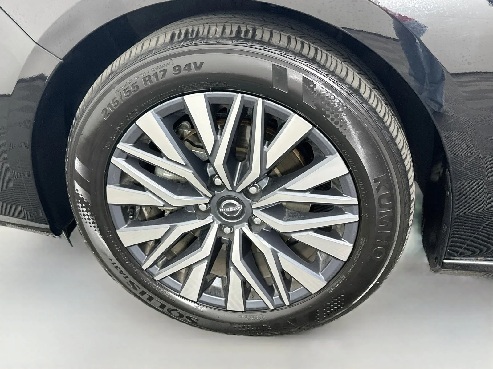 Used 2025 Super Black Clearcoat Nissan 2.5 SV image 28