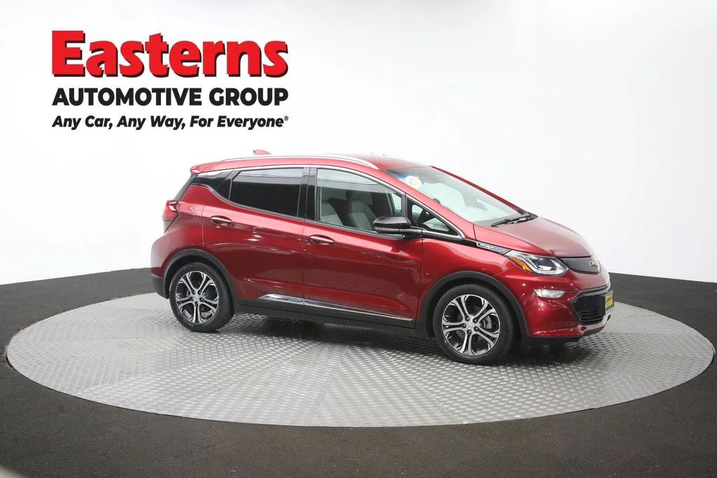Used 2018 Red Chevrolet Premier image 49