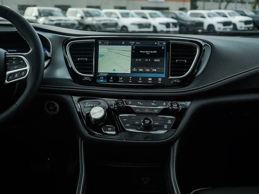 2026 Chrysler Pacifica Limited - Photo 17