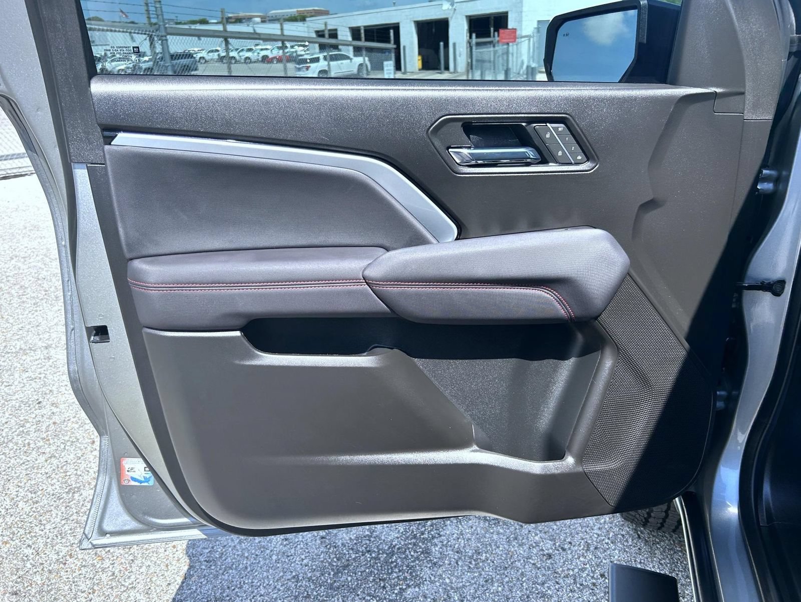 2025 Chevrolet Colorado Z71 - Photo 10