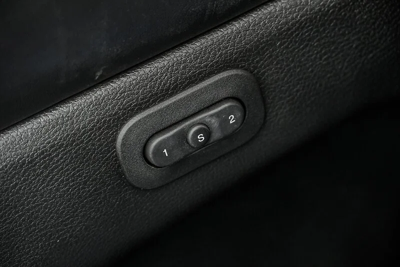 Used 2018 Diamond Black Crystal Pearl Coat Jeep Trailhawk image 14