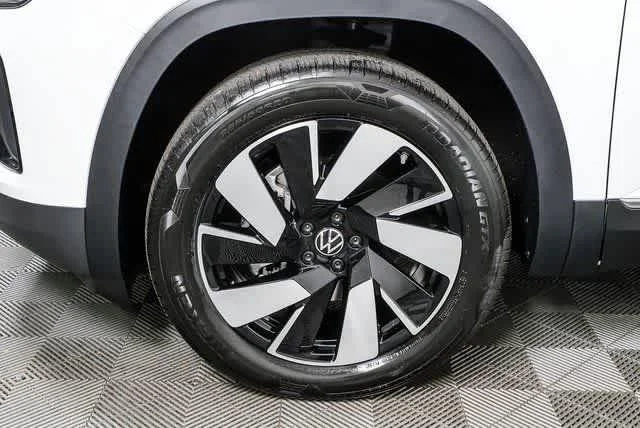 New 2026 Opal White Pearl Volkswagen 2.0T SEL image 39